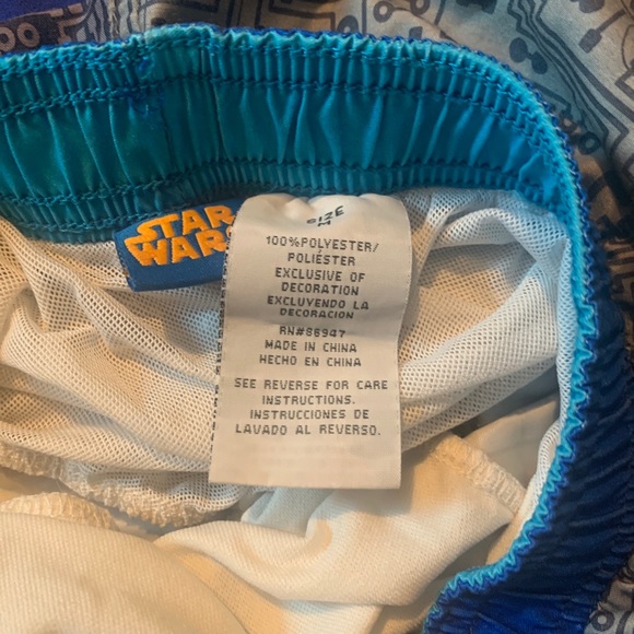 Boys medium Star Wars swim trunks - Picture 3 of 3